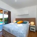 Villa Almond
