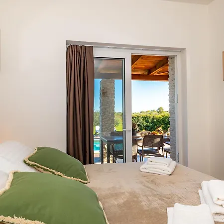 Almond Villa Nin