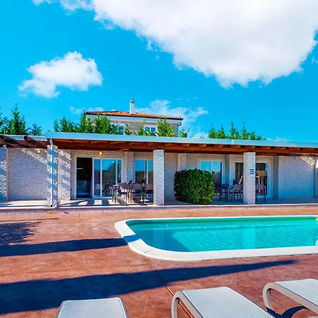 Villa Almond
