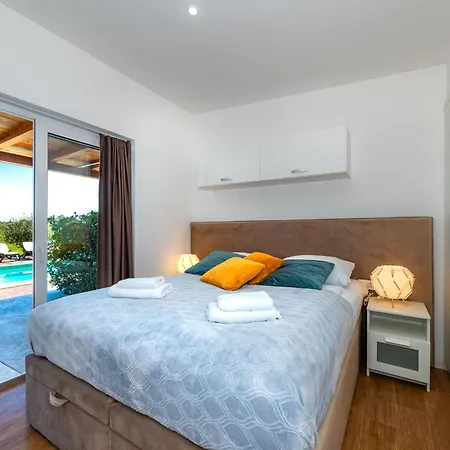 Villa Almond