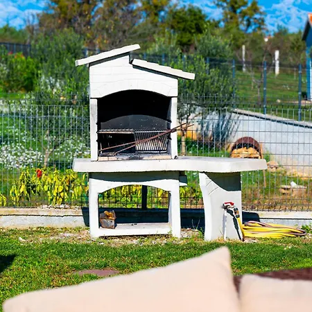 Almond וילה נין